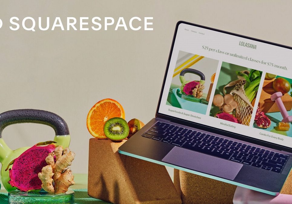 A laptop with the words squarespace on top of it.